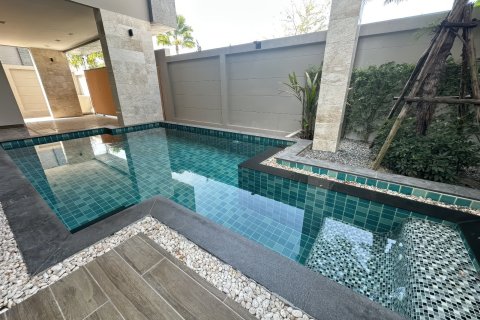 Casa de 4 dormitorios en Pattaya, Tailandia № 164840 - foto 8