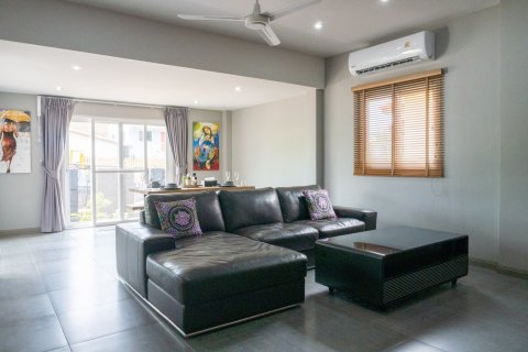 Chalet de 4 dormitorios en Pattaya, Tailandia № 164838 - foto 11
