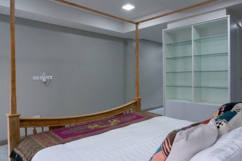 Chalet de 4 dormitorios en Pattaya, Tailandia № 164838 - foto 16