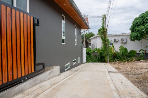 Chalet de 4 dormitorios en Pattaya, Tailandia № 164838 - foto 2