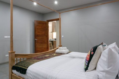 Chalet de 4 dormitorios en Pattaya, Tailandia № 164838 - foto 13