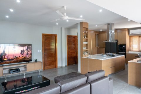 Chalet de 4 dormitorios en Pattaya, Tailandia № 164838 - foto 7