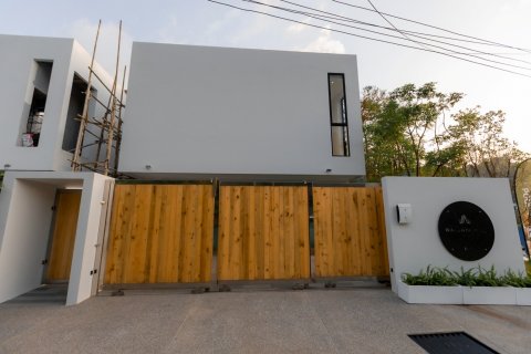 Chalet de 4 dormitorios en Kamala, Tailandia № 165339 - foto 27