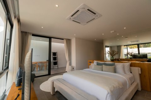 Chalet de 4 dormitorios en Kamala, Tailandia № 165339 - foto 13