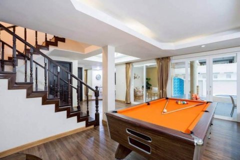 Chalet de 4 dormitorios en Pattaya, Tailandia № 172943 - foto 5