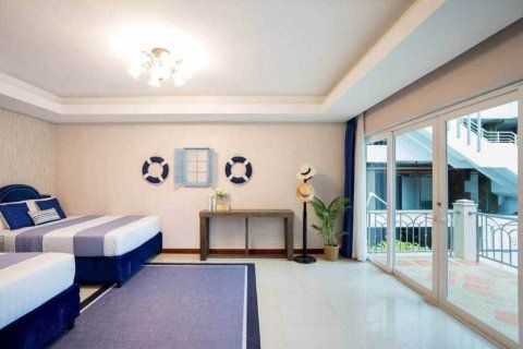 Chalet de 4 dormitorios en Pattaya, Tailandia № 172943 - foto 9