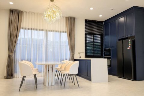 Casa de 4 dormitorios en Bangkok, Tailandia № 172944 - foto 4
