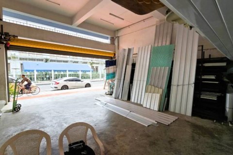 Adosado de 4 dormitorios en Bangkok, Tailandia № 149561 - foto 2