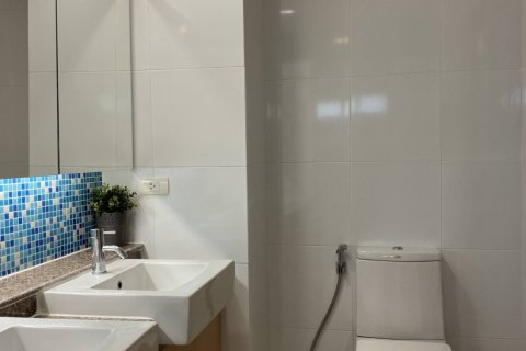 Condominio de 3 dormitorios en Bangkok, Tailandia № 143172 - foto 14