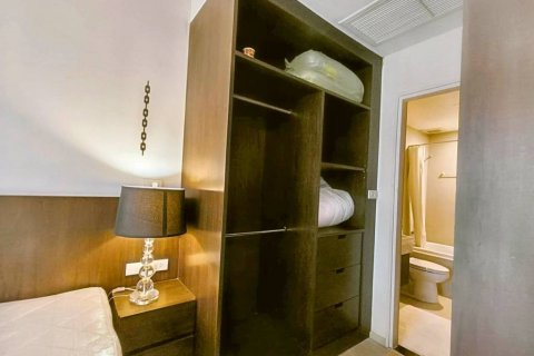 Condominio de 1 dormitorio en Khlong Toei, Bangkok, Tailandia № 115183 - foto 7