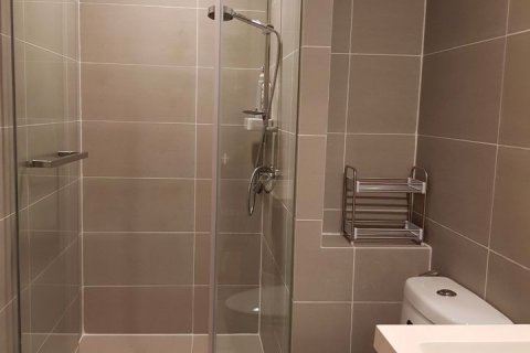 Condominio de 2 dormitorios en Phra Khanong, Bangkok, Tailandia № 59288 - foto 5