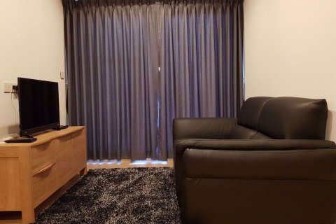 Condominio de 2 dormitorios en Phra Khanong, Bangkok, Tailandia № 59288 - foto 2