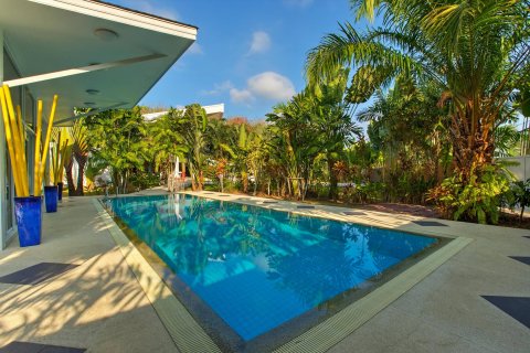 Casa de 17 dormitorios en Phuket, Tailandia № 180712 - foto 2