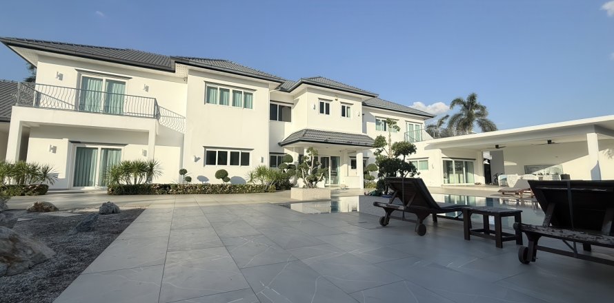 Chalet de 8 dormitorios en Pattaya, Tailandia № 203388