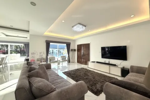 Chalet de 8 dormitorios en Pattaya, Tailandia № 203388 - foto 26