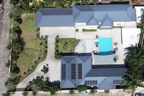 Chalet de 8 dormitorios en Pattaya, Tailandia № 203388 - foto 5