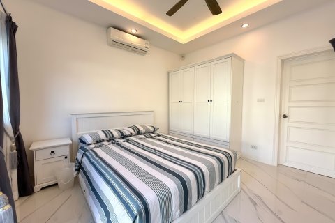 Chalet de 8 dormitorios en Pattaya, Tailandia № 203388 - foto 18