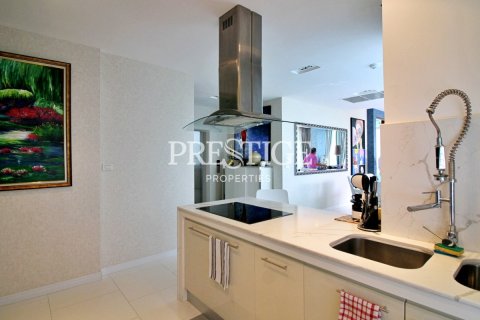 Condo in Pattaya, Thailand, 3 bedrooms № 198486 - photo 8