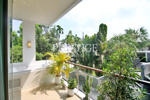 Condo in Pattaya, Thailand, 3 bedrooms № 198486 - photo 26