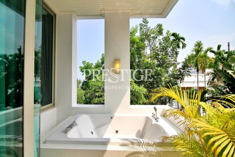 Condo in Pattaya, Thailand, 3 bedrooms № 198486 - photo 25
