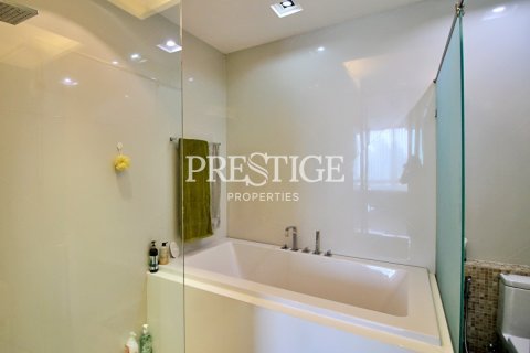 Condo in Pattaya, Thailand, 3 bedrooms № 198486 - photo 15