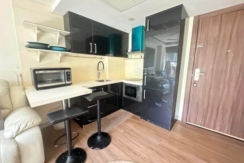 Apartamento de 2 habitaciones en Pattaya, Tailandia № 203376 - foto 2