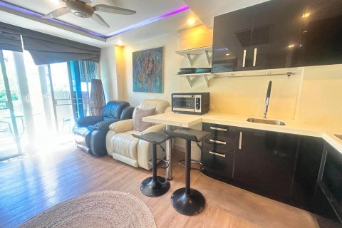 Apartamento de 2 habitaciones en Pattaya, Tailandia № 203376 - foto 3
