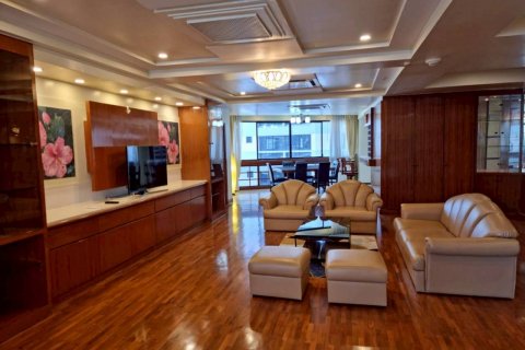 Condominio de 3 dormitorios en Bangkok, Tailandia № 144624 - foto 2