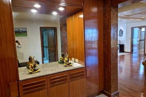 Condominio de 3 dormitorios en Bangkok, Tailandia № 144624 - foto 14