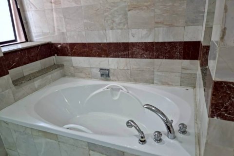 Condominio de 3 dormitorios en Bangkok, Tailandia № 144624 - foto 17