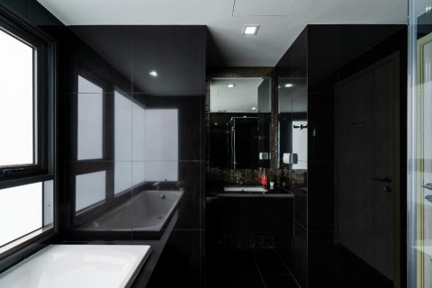 Condo in Bangkok, Thailand, 2 bedrooms № 144623 - photo 12
