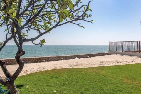 Chalet de 5 dormitorios en Hua Hin, Tailandia № 160984 - foto 2