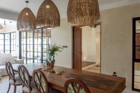 Chalet de 5 dormitorios en Hua Hin, Tailandia № 160984 - foto 6