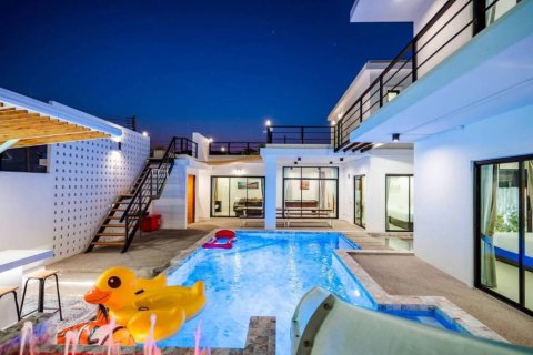 Chalet de 4 dormitorios en Hua Hin, Tailandia № 160983 - foto 5