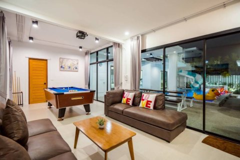 Chalet de 4 dormitorios en Hua Hin, Tailandia № 160983 - foto 8