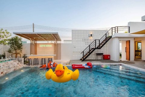 Chalet de 4 dormitorios en Hua Hin, Tailandia № 160983 - foto 3