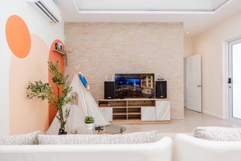 Chalet de 3 dormitorios en Cha-am, Tailandia № 160981 - foto 9