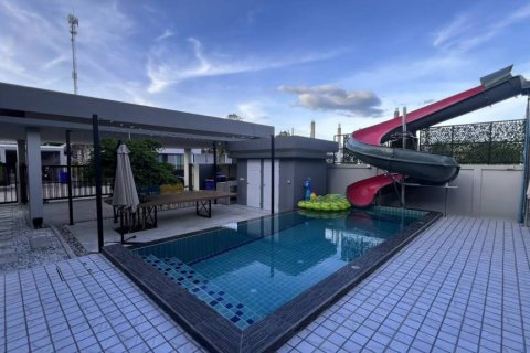 Chalet de 4 dormitorios en Hua Hin, Tailandia № 160985 - foto 2