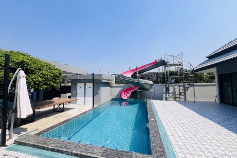 Chalet de 4 dormitorios en Hua Hin, Tailandia № 160985 - foto 3