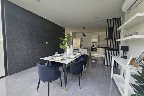 Chalet de 4 dormitorios en Phuket, Tailandia № 116762 - foto 7