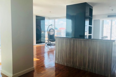Condominio de 3 dormitorios en Bangkok, Tailandia № 143868 - foto 4