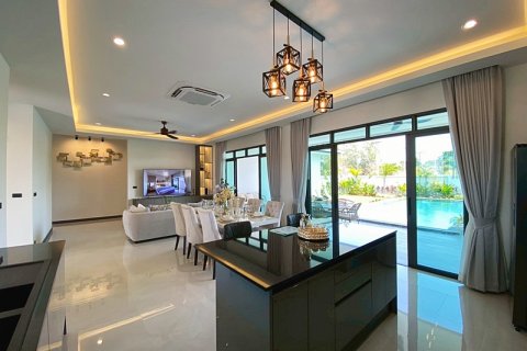 Chalet de 3 dormitorios en Hua Hin, Tailandia № 168264 - foto 12