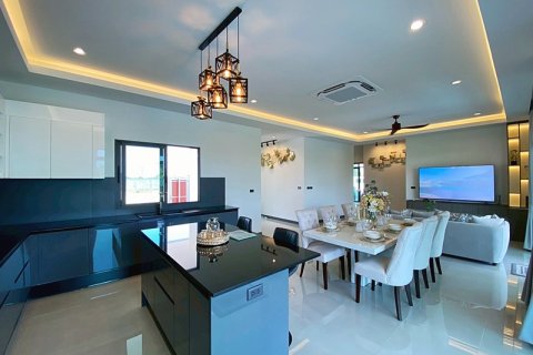 Chalet de 3 dormitorios en Hua Hin, Tailandia № 168264 - foto 15