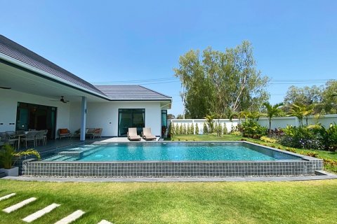 Chalet de 3 dormitorios en Hua Hin, Tailandia № 168264 - foto 5