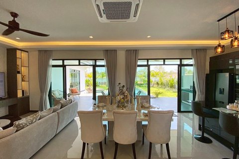 Chalet de 3 dormitorios en Hua Hin, Tailandia № 168264 - foto 11