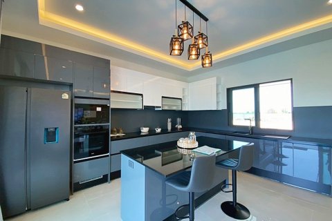 Chalet de 3 dormitorios en Hua Hin, Tailandia № 168264 - foto 17