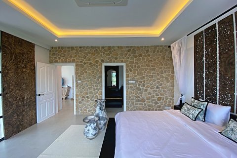 Chalet de 4 dormitorios en Hua Hin, Tailandia № 168302 - foto 12