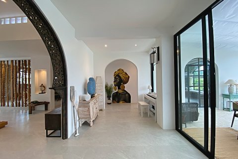 Chalet de 4 dormitorios en Hua Hin, Tailandia № 168302 - foto 14