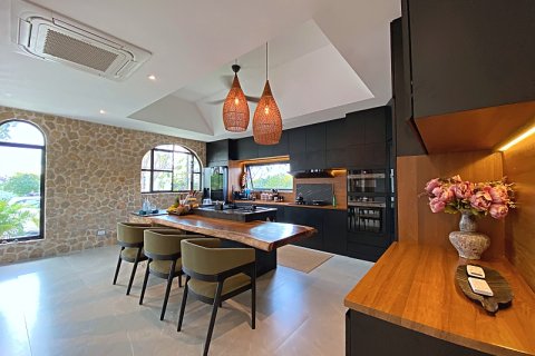 Chalet de 4 dormitorios en Hua Hin, Tailandia № 168302 - foto 5