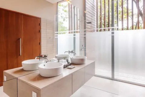 Chalet de 4 dormitorios en Kamala, Tailandia № 190549 - foto 13